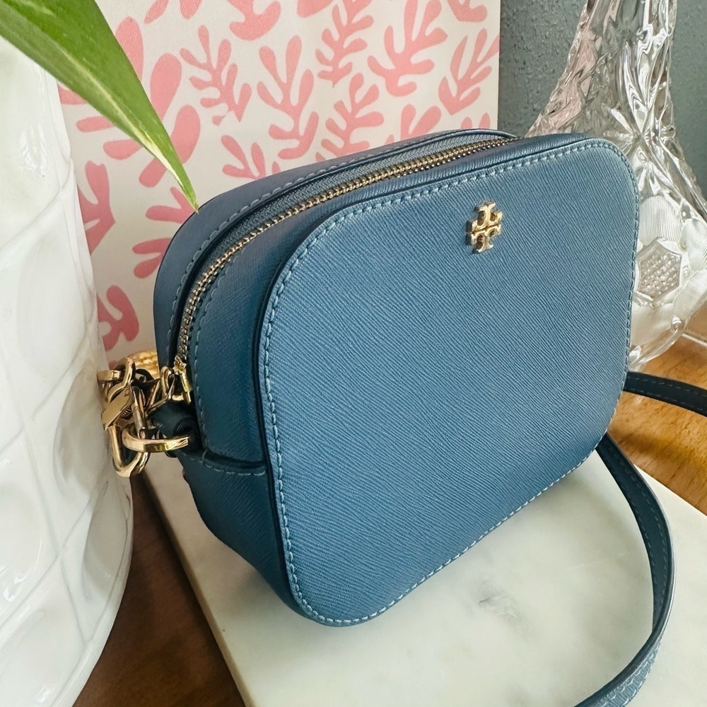 NWOT Tory Burch Saffiano Denim Blue Leather Gold Chain Crossbody Bag - Picture 6 of 11